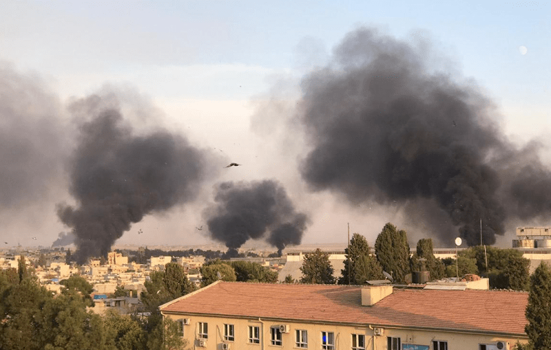 Πολλά σπίτια τυλίχθηκαν στις φλόγες / Φωτογραφία: Twitter