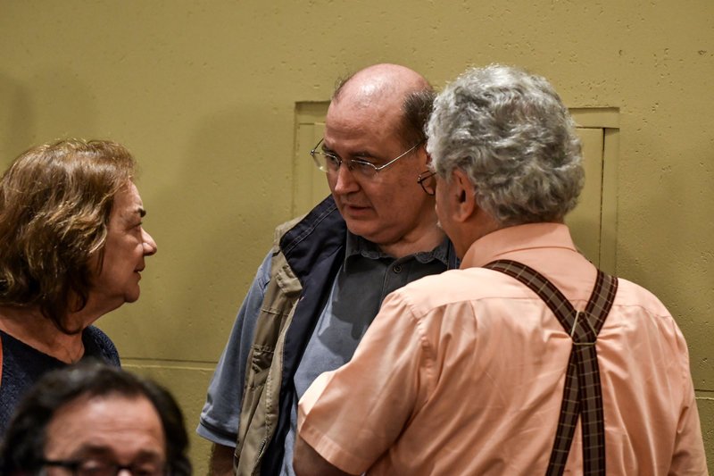 Ο Νίκος Φίλης προβληματισμένος για την ήττα\