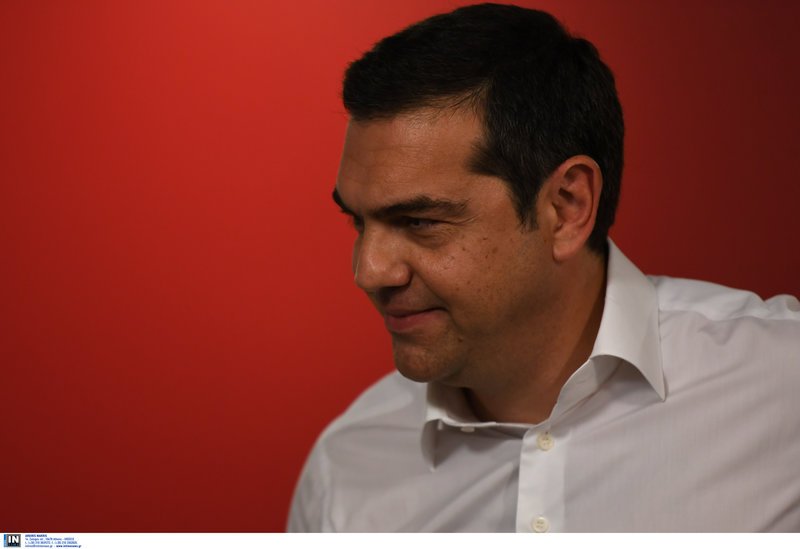 Αμήχανο βλέμμα του Τσίπρα
