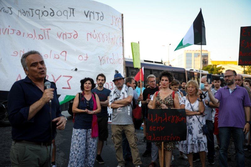 Πάνος Σκουρλέτης και Αννέτα Καββαδία στην πορεία υπέρ της Παλαιστίνης -Φωτογραφία: EUROKINISSI/ΣΩΤΗΡΗΣ ΔΗΜΗΤΡΟΠΟΥΛΟΣ