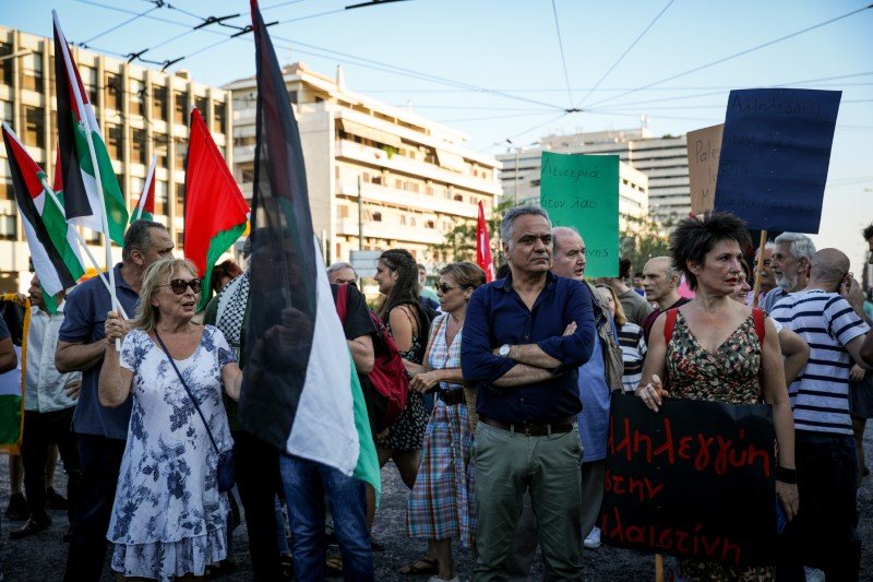 Πάνος Σκουρλέτης και Αννέτα Καββαδία στην πορεία υπέρ της Παλαιστίνης -Φωτογραφία: EUROKINISSI/ΣΩΤΗΡΗΣ ΔΗΜΗΤΡΟΠΟΥΛΟΣ