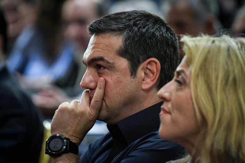 Αλέξης Τσίπρας και Ρένα Δούρου εμφανώς προβληματισμένοι 