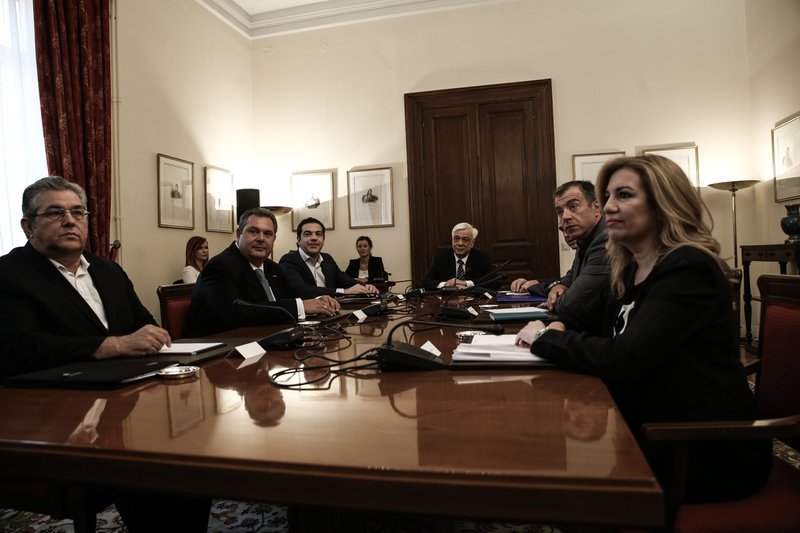 Η δραματική σύσκεψη των πολιτικών αρχηγών την επομένη του δημοψηφίσματος