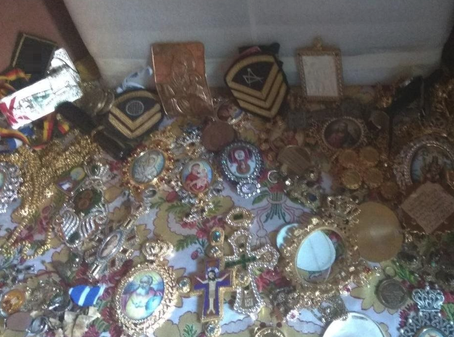 Χρυσά τάματα πιστών, αυτοκρατορικά κοσμήματα και άλλα αντικείμενα αμύθητης αξίας