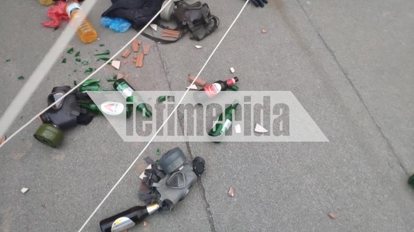 Μάσκες και μολότοφ εντόπισαν οι αστυνομικοί σε πολυκατοικία στα Εξάρχεια 