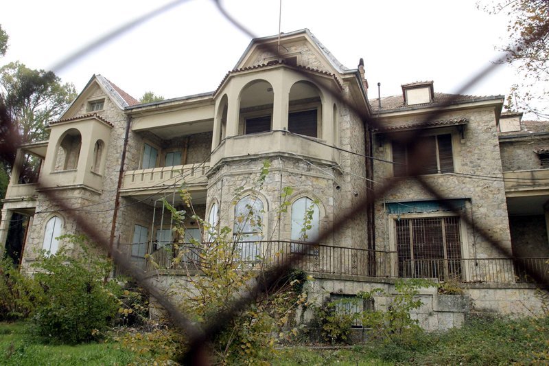 Το οίκημα των πρώην βασιλικών κτημάτων στο Τατόι