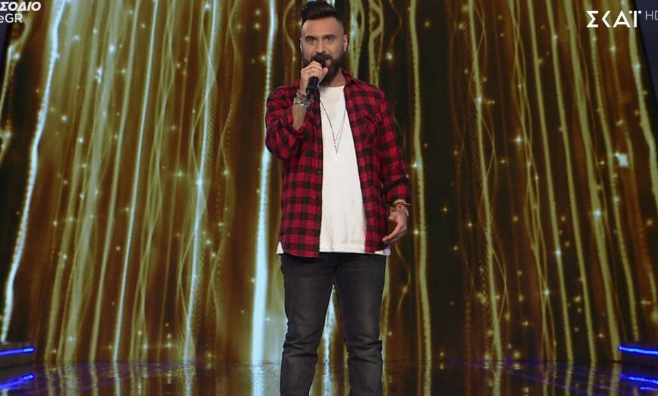 παίκτης του The Voice Θάνος Νικολόπουλος