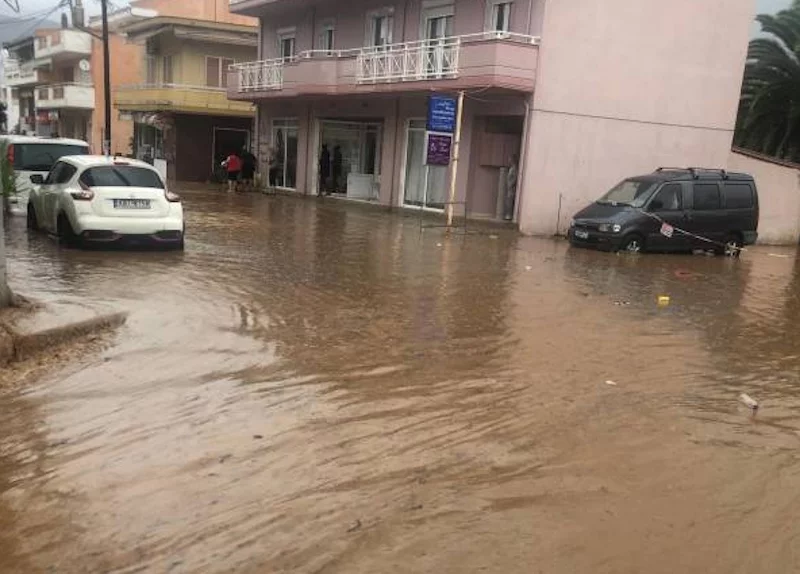 Η ισχυρή βροχόπτωση προκάλεσε σοβαρά προβλήματα στη Θάσο / Φωτογραφία: kavalanews.gr