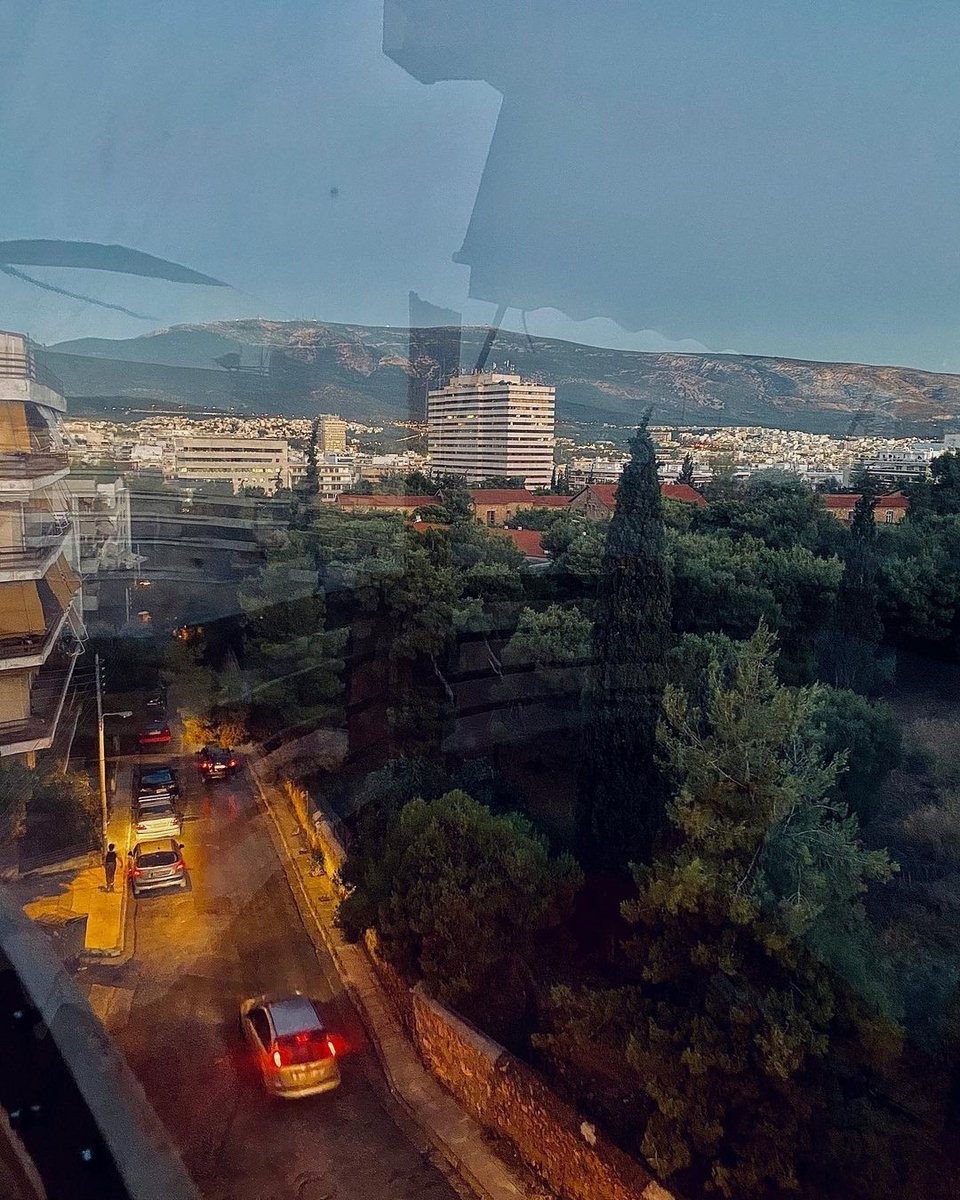 Η θέα από το διαμέρισμα της Ρούλας Ρέβη και του Αποστόλη Τότσικα
