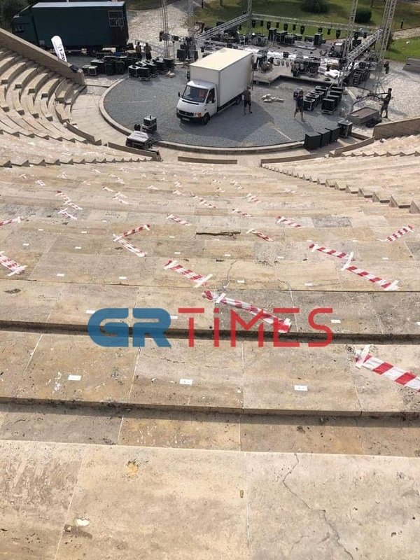 Η διοργάνωση του χώρου για την τήρηση των αποστάσεων/ Φωτογραφία: GR Times