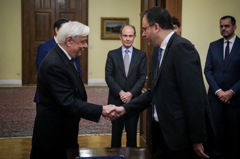 O Θ. Θεοχαρόπουλος δέχεται τα συγχαρητήρια του Προέδρου της Δημοκρατίας Προκόπη Παυλόπουλου