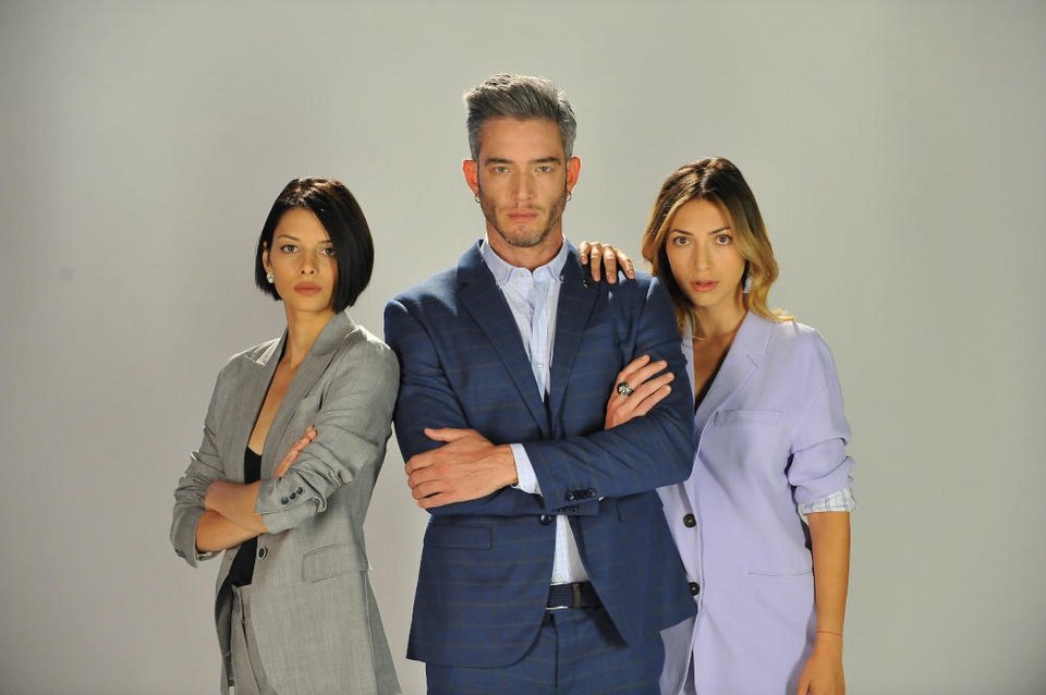 Ο Θεοχάρης Ιωαννίδης με νέο ρόλο στη σειρά «8 Λέξεις»