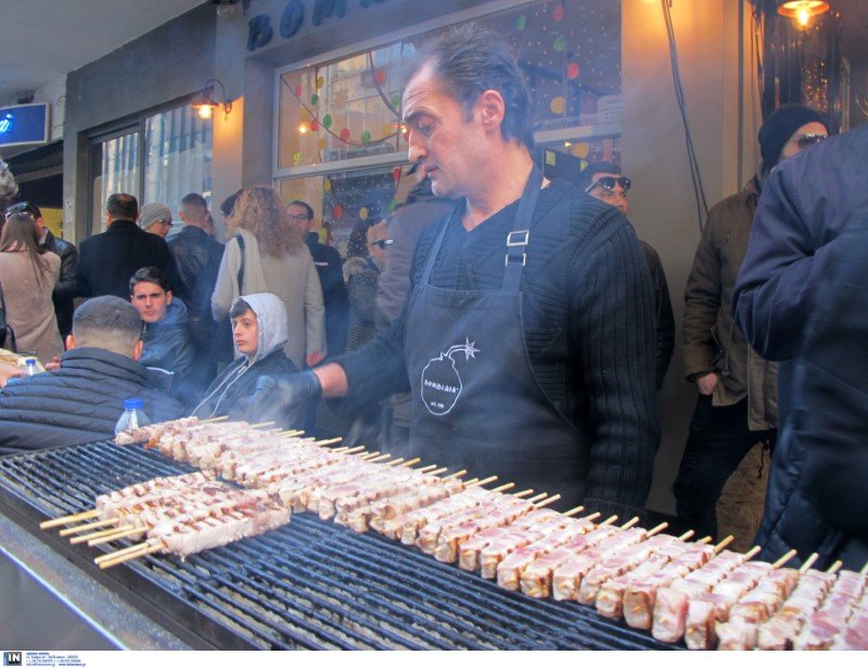 Εορταστικό κλίμα στους δρόμους της Θεσσαλονίκης παραμονή Πρωτοχρονιάς -Φωτογραφία: Intimenews/ΜΩΥΣΙΑΔΗΣ ΓΙΑΝΝΗΣ