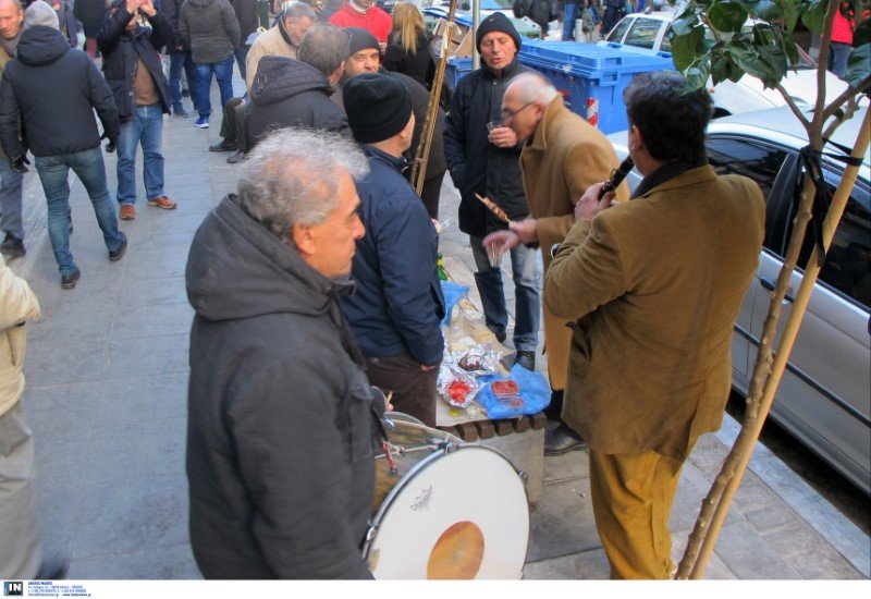 Εορταστικό κλίμα στους δρόμους της Θεσσαλονίκης παραμονή Πρωτοχρονιάς -Φωτογραφία: Intimenews/ΜΩΥΣΙΑΔΗΣ ΓΙΑΝΝΗΣ