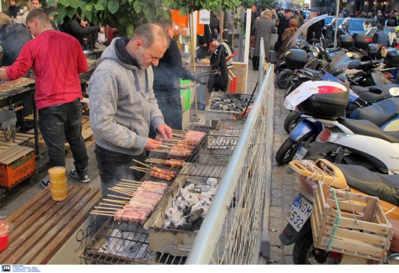 Εορταστικό κλίμα στους δρόμους της Θεσσαλονίκης παραμονή Πρωτοχρονιάς -Φωτογραφία: Intimenews/ΜΩΥΣΙΑΔΗΣ ΓΙΑΝΝΗΣ