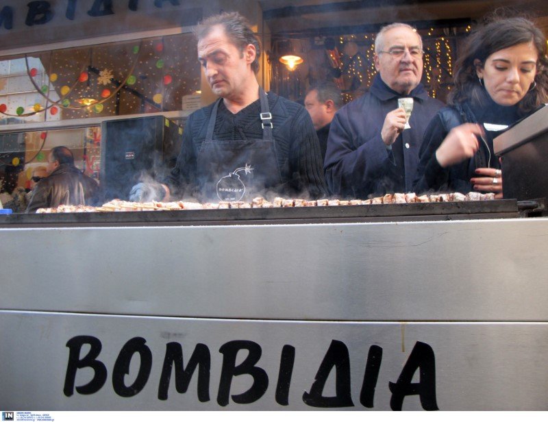 Εορταστικό κλίμα στους δρόμους της Θεσσαλονίκης παραμονή Πρωτοχρονιάς -Φωτογραφία: Intimenews/ΜΩΥΣΙΑΔΗΣ ΓΙΑΝΝΗΣ