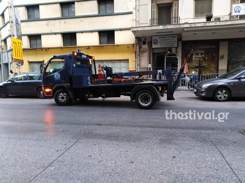 Γερανοί στους δρόμους... σηκώνουν παράνομα σταθμευμένα ΙΧ