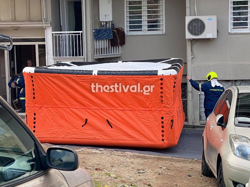Θεσσαλονίκη 25χρονος απειλεί να βουτήξει στο κενό από ταράτσα πολυκατοικίας