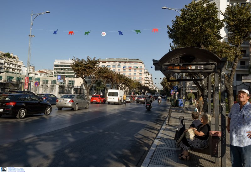 Στολισμένοι δρόμοι στη Θεσσαλονίκη ενόψει ΔΕΘ