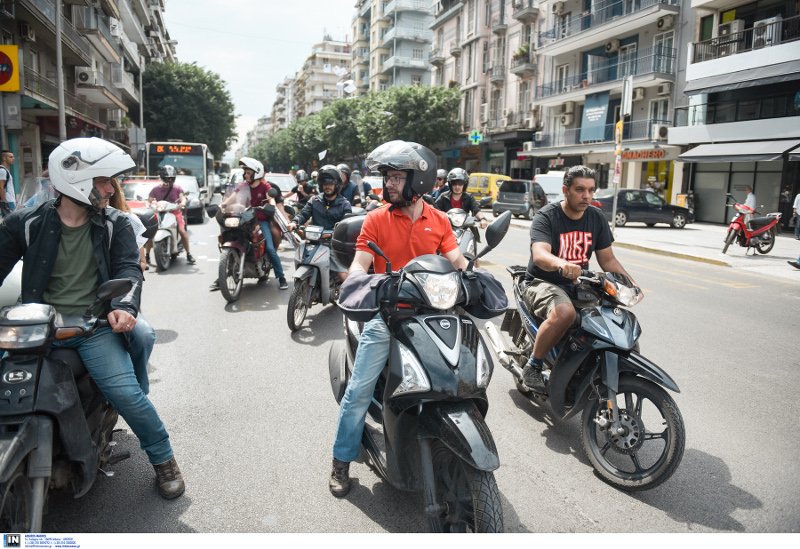 Μοτοπορεία από τους διανομείς στο κέντρο της πόλης