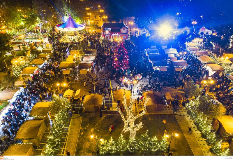 στολισμένη πλατεια