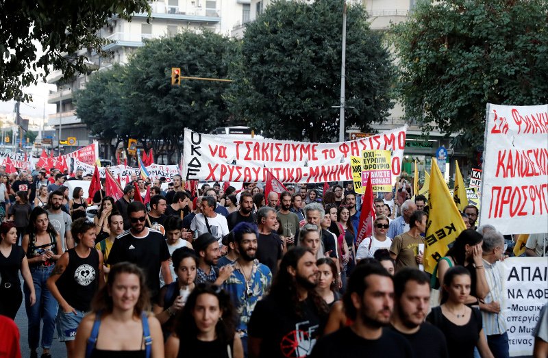 Κόσμος στη πορεία για Φύσσα