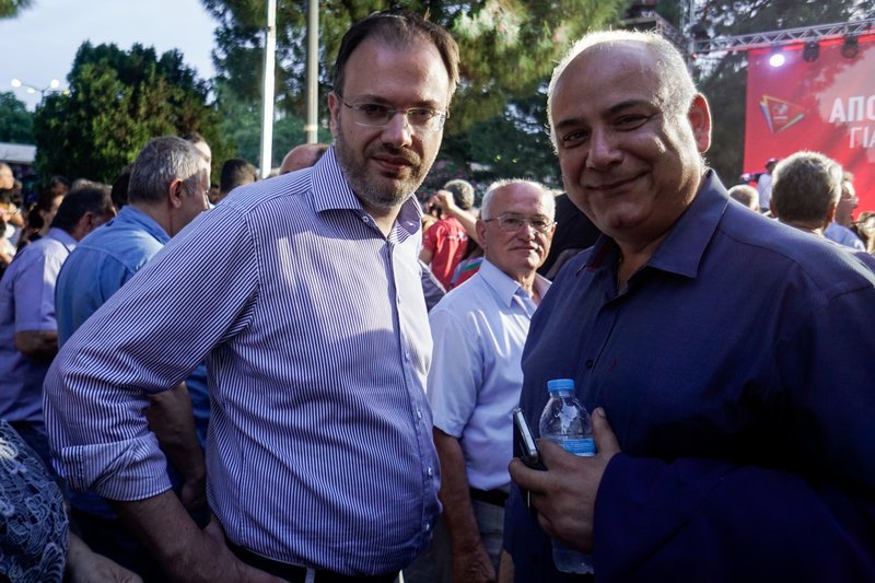 Ο Θανάσης Θεοχαρόπουλος πριν αρχίσει η ομιλία Τσίπρα στο Θησείο