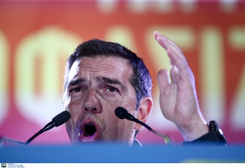 Ο Αλέξης Τσίπρας μιλά στην πλατεία Ασωμάτων στο Θησείο