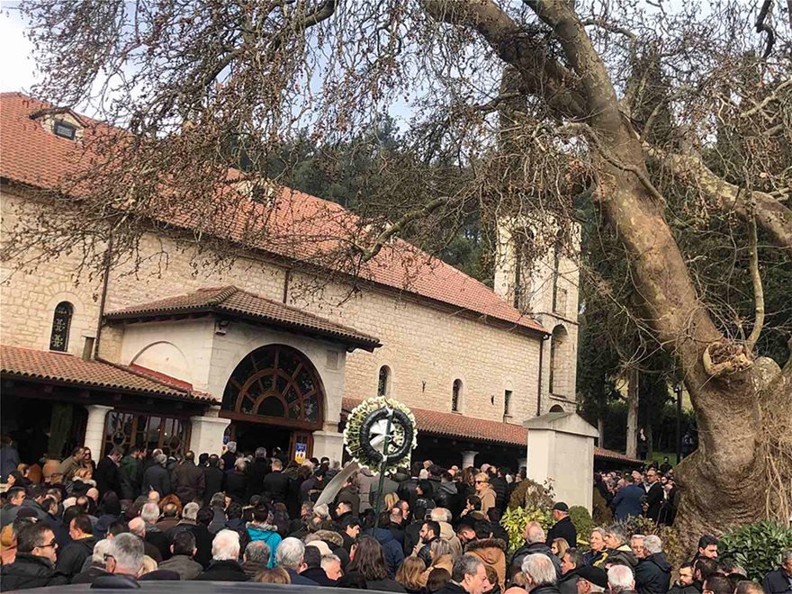 Πλήθος κόσμου στο τελευταίο αντίο στον Θεόδωρο Νιτσιάκο