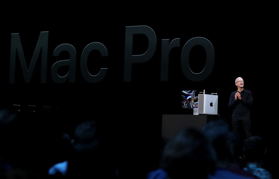 Ο Τιμ Κούκ παρουσίασε το νέο βαρύ όπλο της Apple στους επαγγελματικούς υπολογιστές που στοιχίζει κάτι λιγότερο από 6000 δολάρια