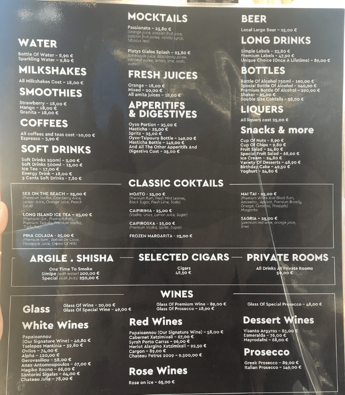 Ο τιμοκατάλογος του all day bar της Μυκόνου στον Πλατύ Γιαλό