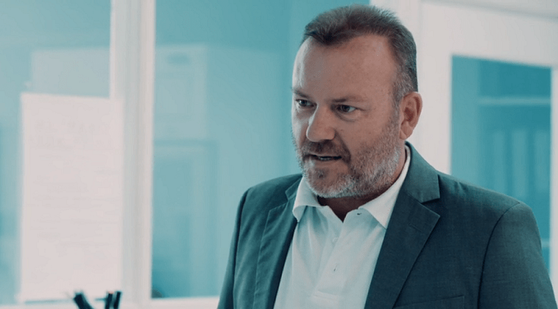 Ο Τόνυ Δημητρίου μπαίνει στη σειρά «8 Λέξεις»