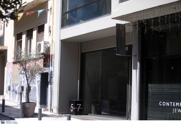 Η είσοδος του σπιτιού της Ελένης Τουλουπάκη