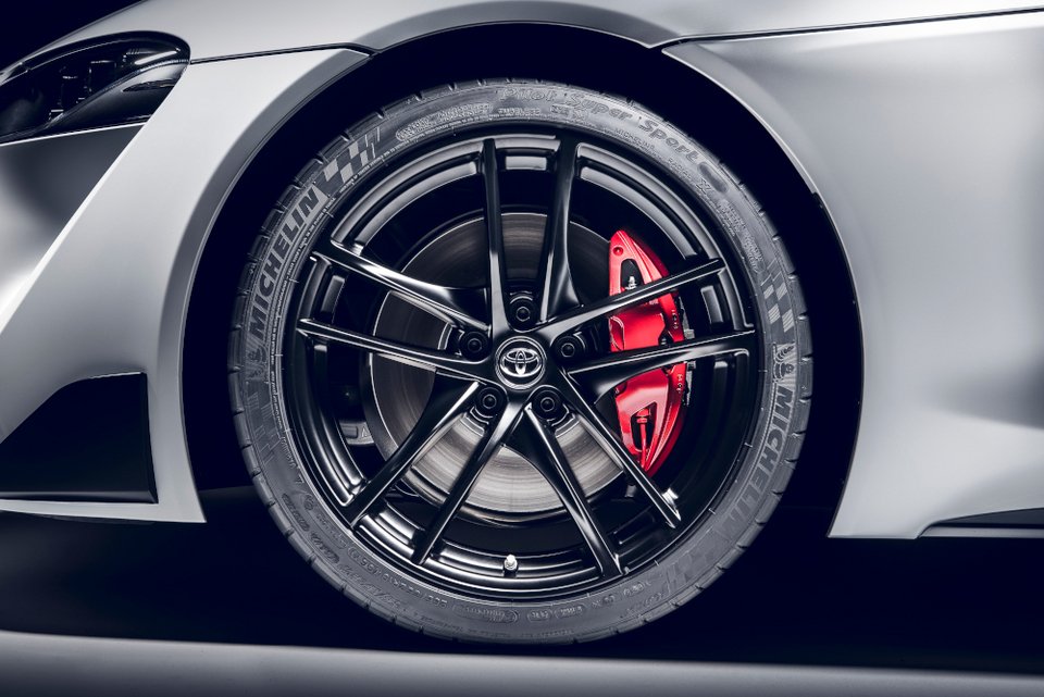 Η Τoyota Supra αποκτά και 2λίτρο τούρμπο μοτέρ 258 ίππων