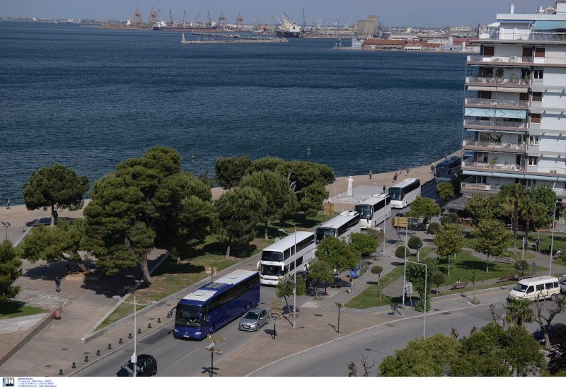 Τουριστικά λεωφορεία