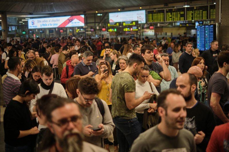 Χιλιάδες ταξιδιώτες εγκλωβίστηκαν λόγω της αμμοθύελλες σε αεροδρόμια των Κανάριων Νήσων.