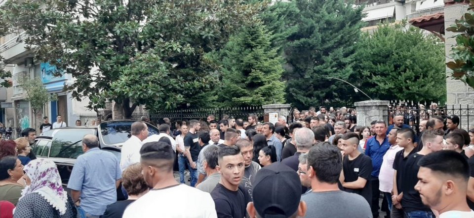 Σε κλίμα οδύνης το τελευταίο «αντίο» στη 16χρονη / Φωτογραφία: TV10.gr