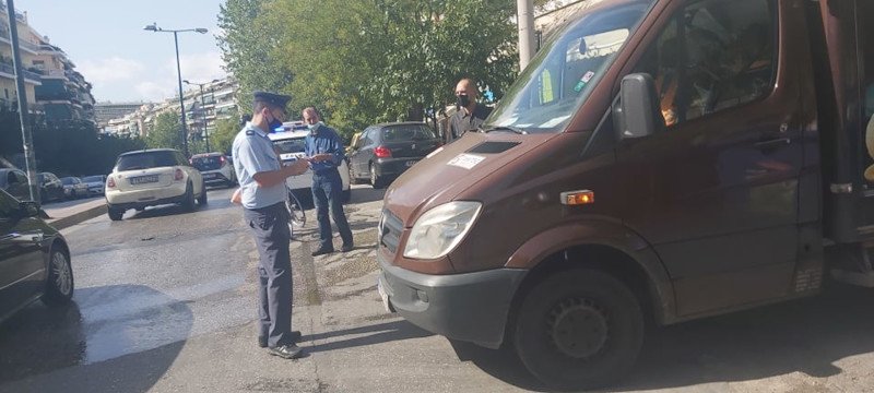 επιχείρηση τροχαίας για παράνομα σταθμευμένα ΙΧ