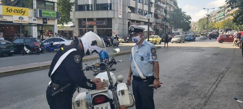 επιχείρηση τροχαίας για παράνομα σταθμευμένα ΙΧ