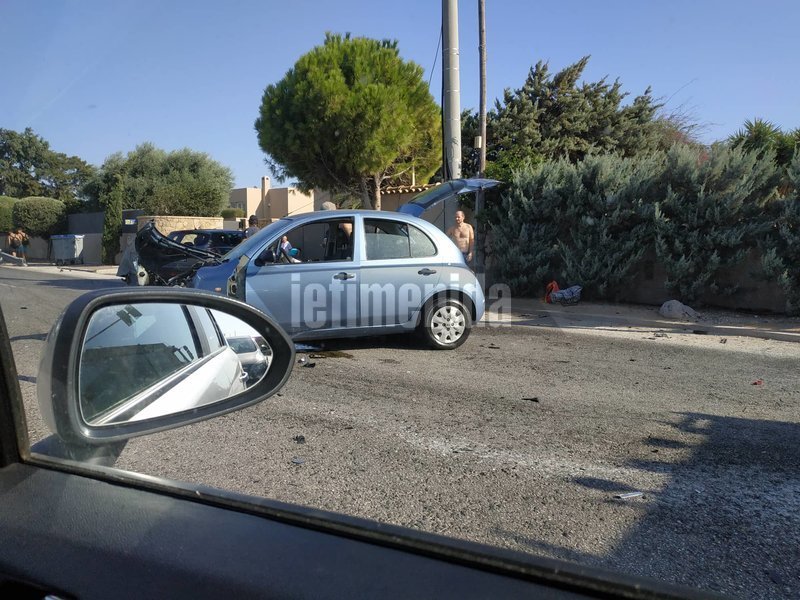 Δεν έχουν γίνει γνωστές ακόμη πληροφορίες για την κατάσταση των επιβαινόντων στα ΙΧ οχήματα.