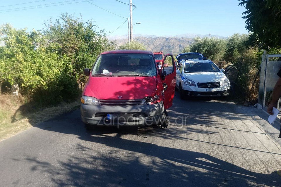 Το ΙΧ επαγγελματικό φορτηγάκι που συγκρούστηκε με τον μοτοσικλετιστή που έχασε τη ζωή του