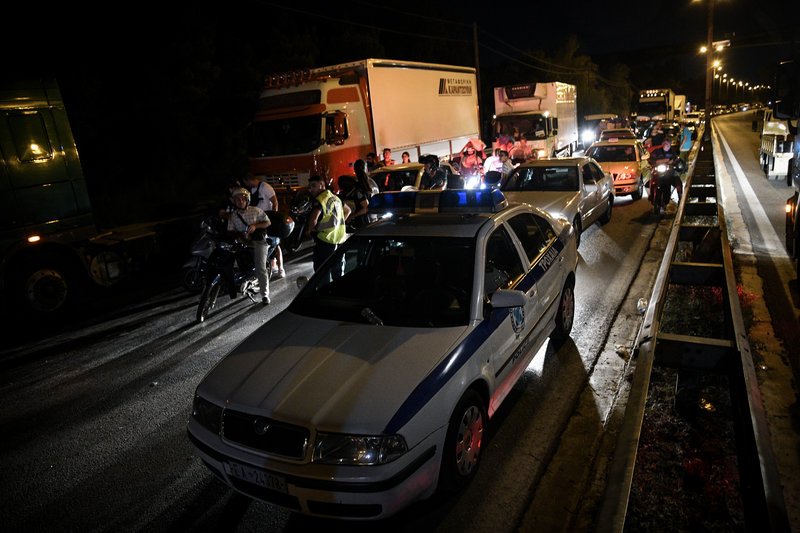 Κυκλοφοριακό χάος μέχρι το βράδυ στην Αθηνών-Κορίνθου λόγω του τροχαίου στο Δαφνί 