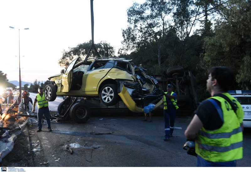 Ανατροπή νταλίκας στην Αθηνών-Κορίνθου  -Φωτογραφία: Intimenews/ΧΑΛΚΙΟΠΟΥΛΟΣ ΝΙΚΟΣ