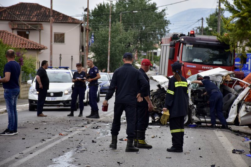 Ανασύρθηκε νεκρός ο οδηγός του αγροτικού -Φωτογραφία: Eurokinissi-ΠΑΠΑΔΟΠΟΥΛΟΣ ΒΑΣΙΛΗΣ