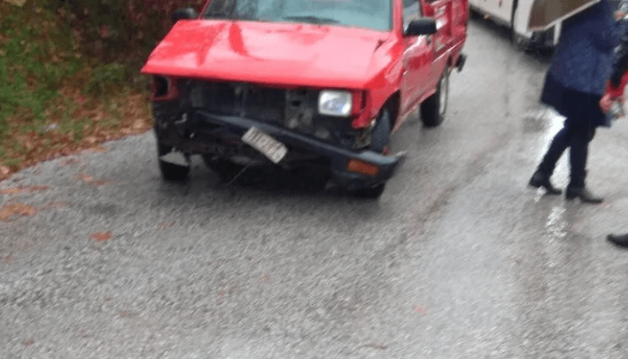 Το ΙΧ με το οποίο συγκρούστηκε το λεωφορείο που μετέφερε τους μαθητές