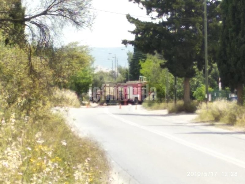 πυροσβεστικό όχημα στο σημείο του δυστυχήματος
