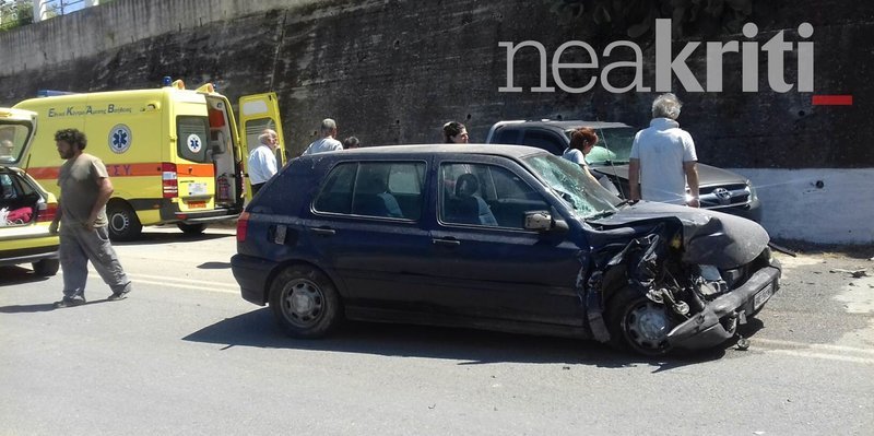 Το χτυπημένο αυτοκίνητο στο οποίο επέβαιναν οι δυο ηλικιωμένοι