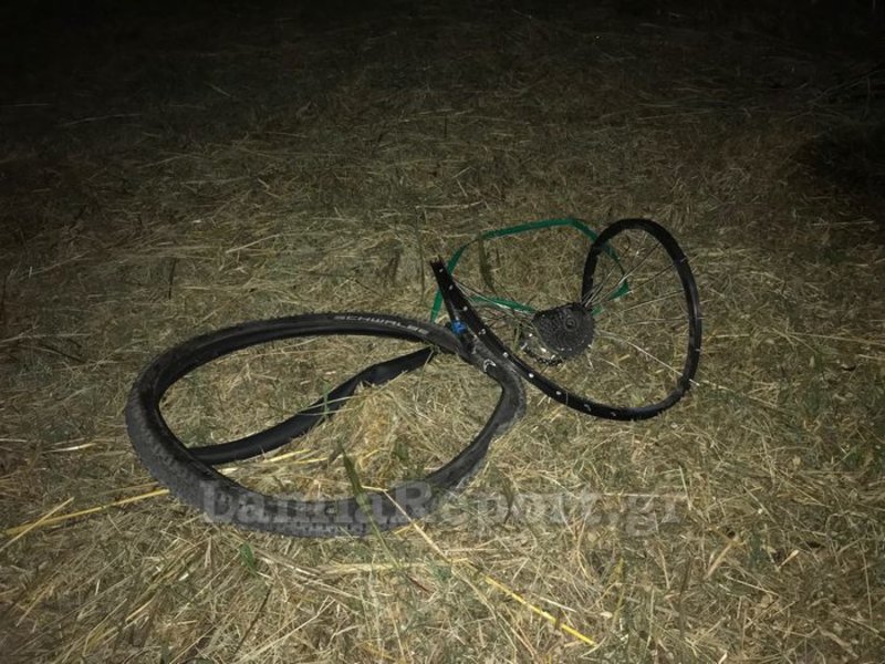 Ενα από τα ποδήλατα που χτυπήθηκαν στο τροχαίο στη Λαμία