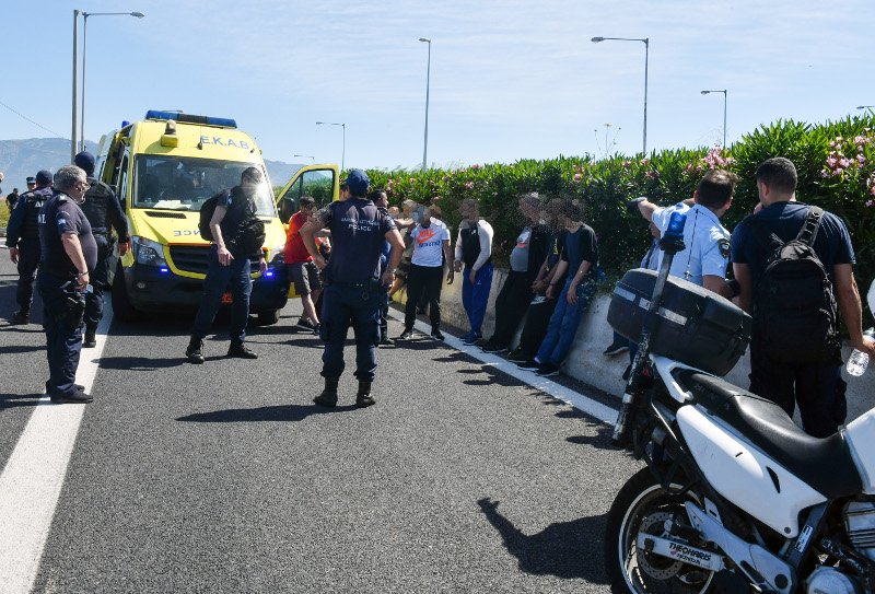 Ασθενοφόρο του ΕΚΑΒ στο σημείο του τροχαίου -