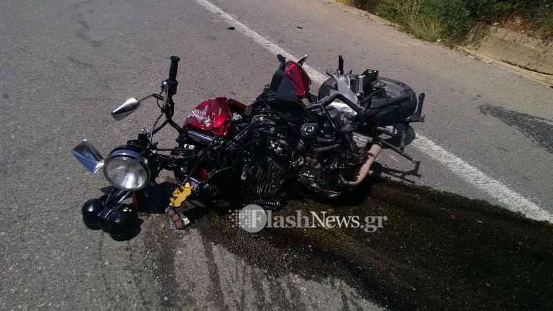 H μηχανή που διαλύθηκε από το τροχαίο δυστύχημα -Φωτογραφία: flashnews.gr